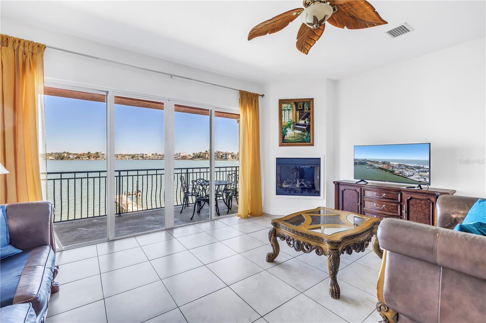 Image 9 of 72 For 17821 Gulf Boulevard B