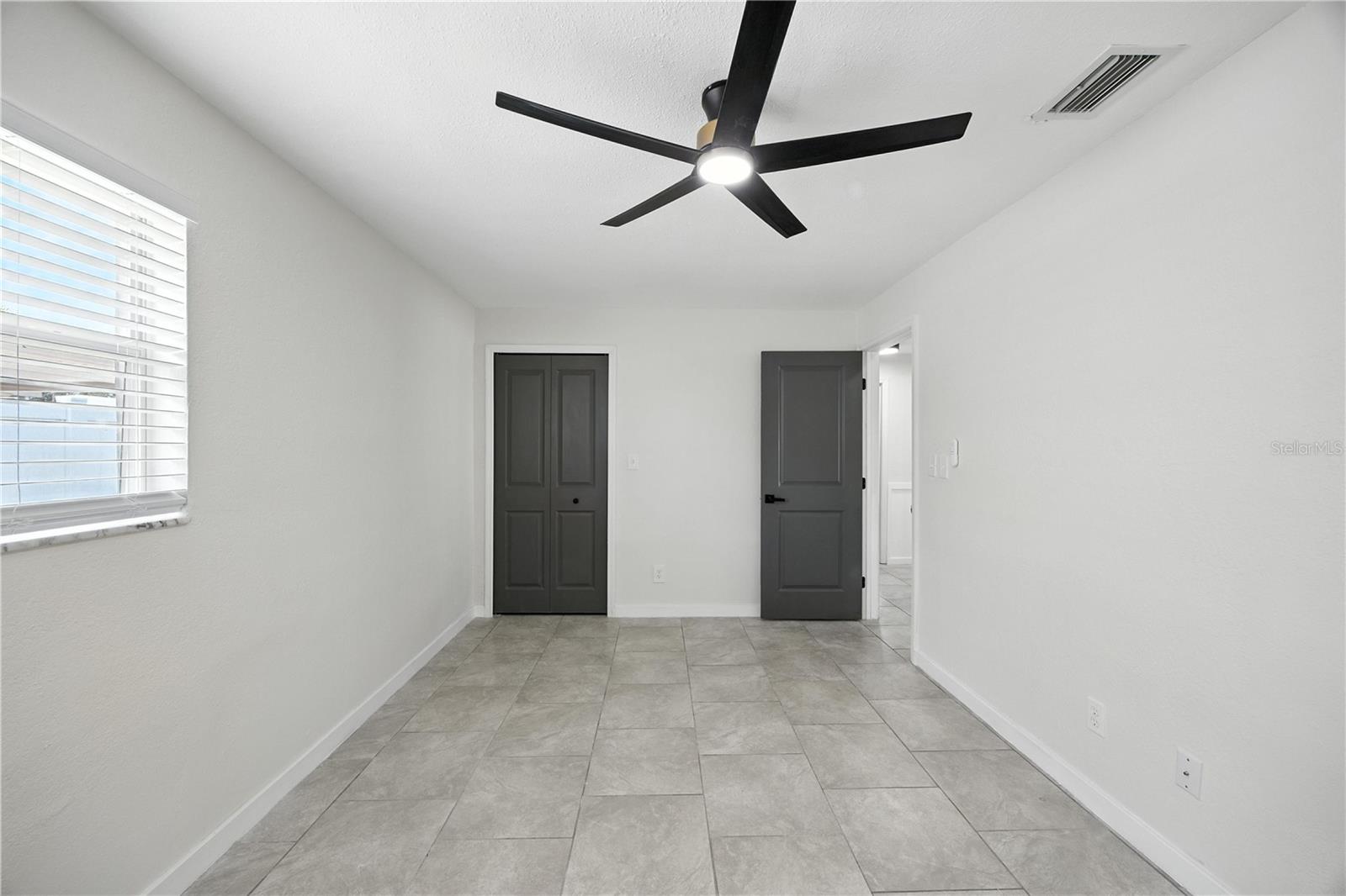 Image 19 of 36 For 4250 14th Way Ne