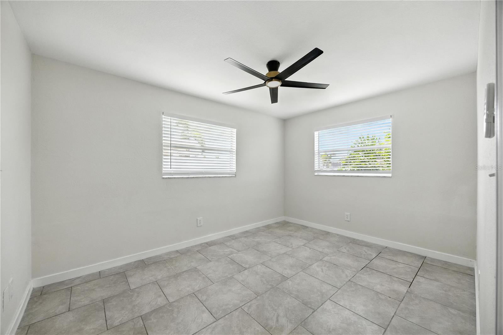 Image 21 of 36 For 4250 14th Way Ne