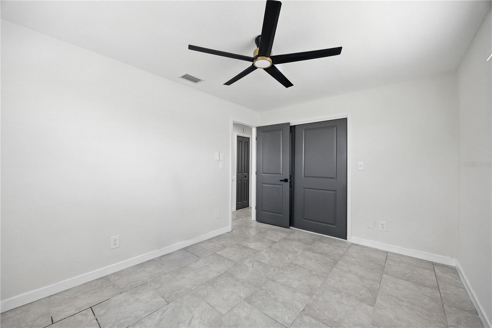 Image 22 of 36 For 4250 14th Way Ne