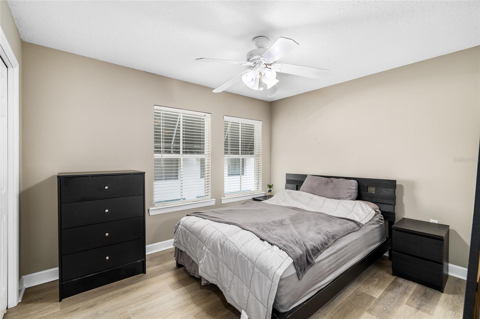 Listing photo id 13 for 104 Moody Avenue 3