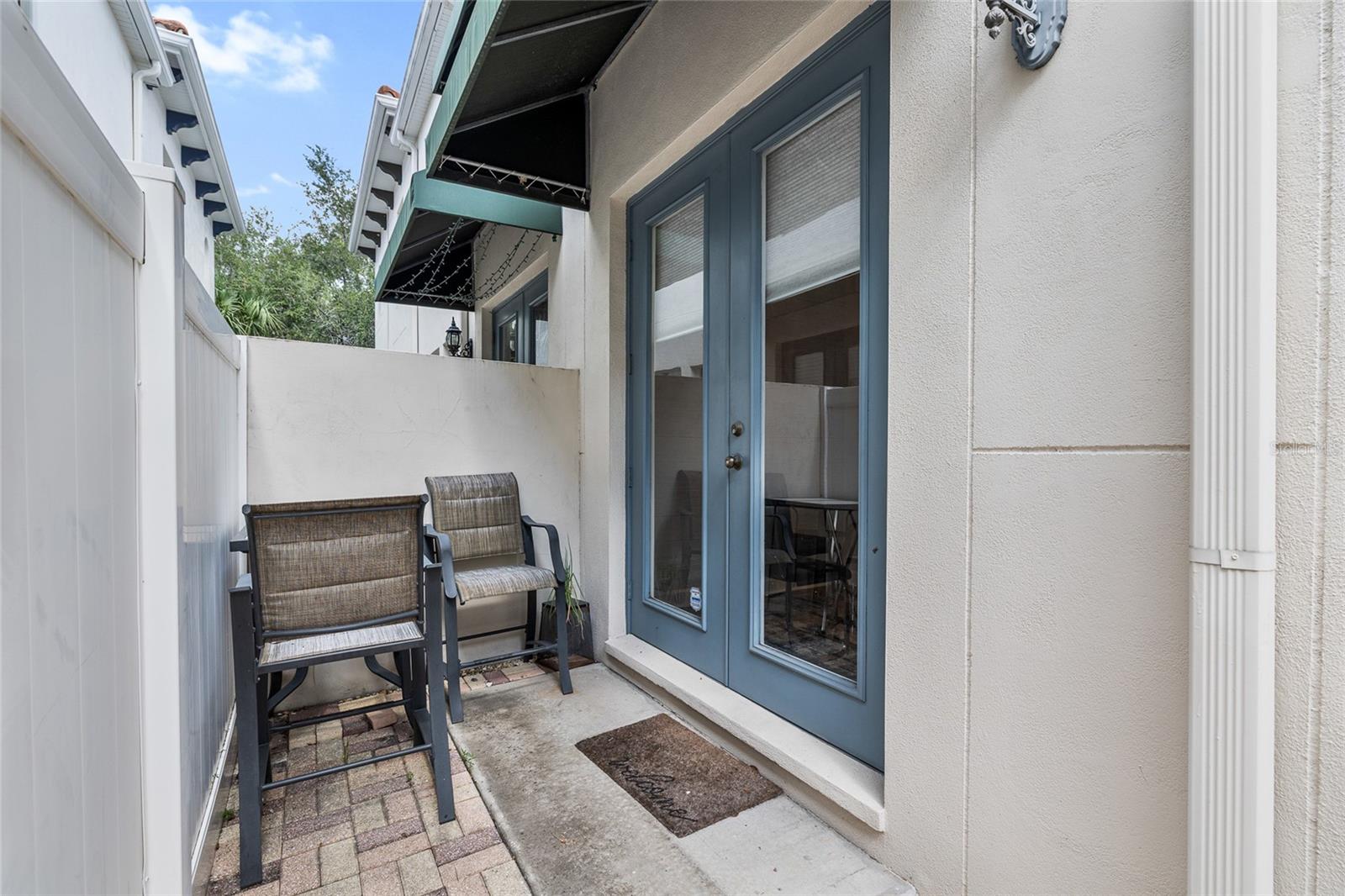 Listing photo id 15 for 104 Moody Avenue 3