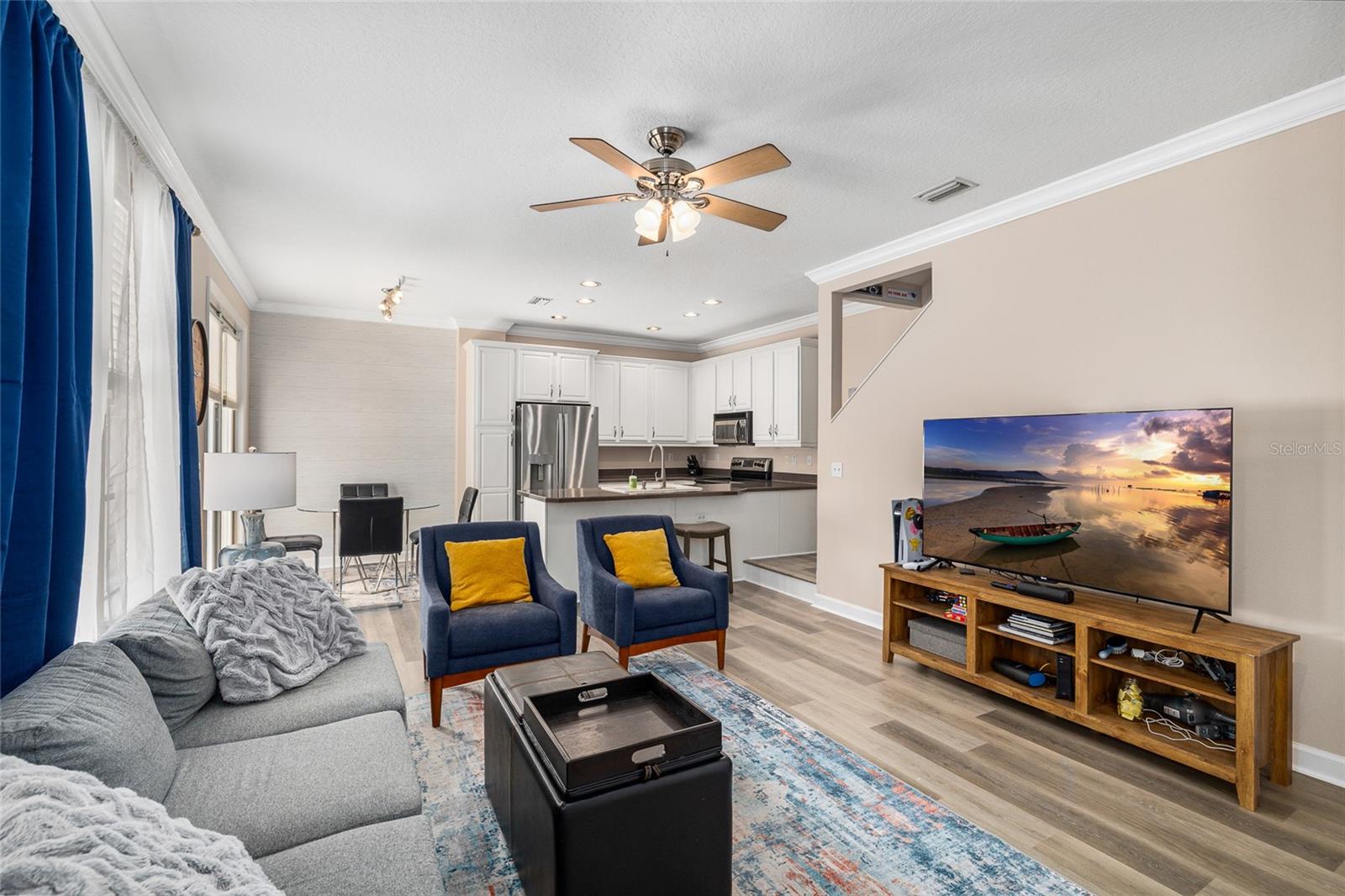 Listing photo id 1 for 104 Moody Avenue 3