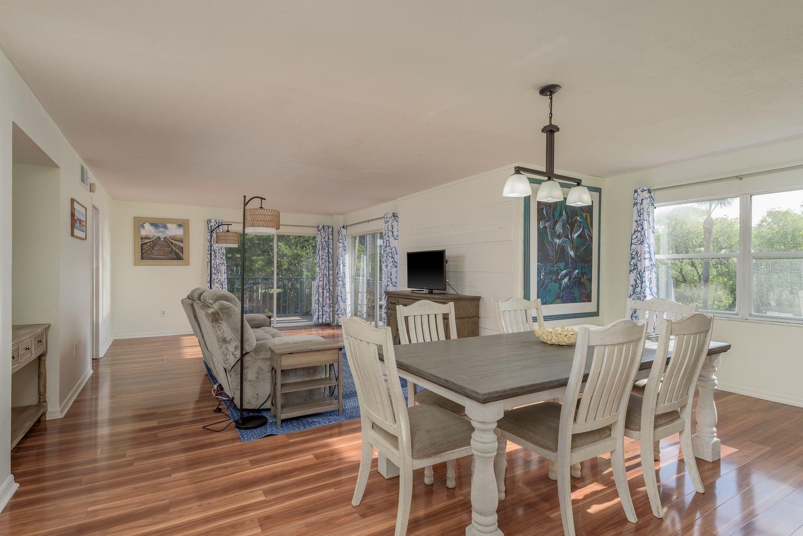 Image 14 of 39 For 5557 Sea Forest Drive 118