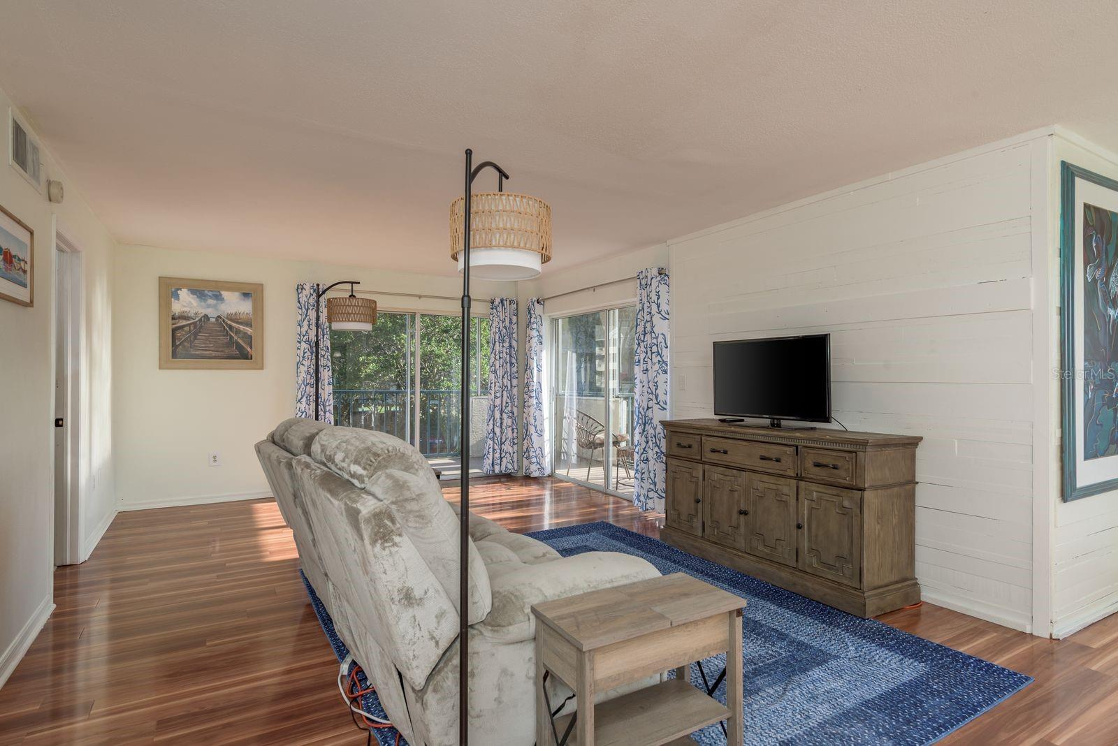 Image 16 of 39 For 5557 Sea Forest Drive 118