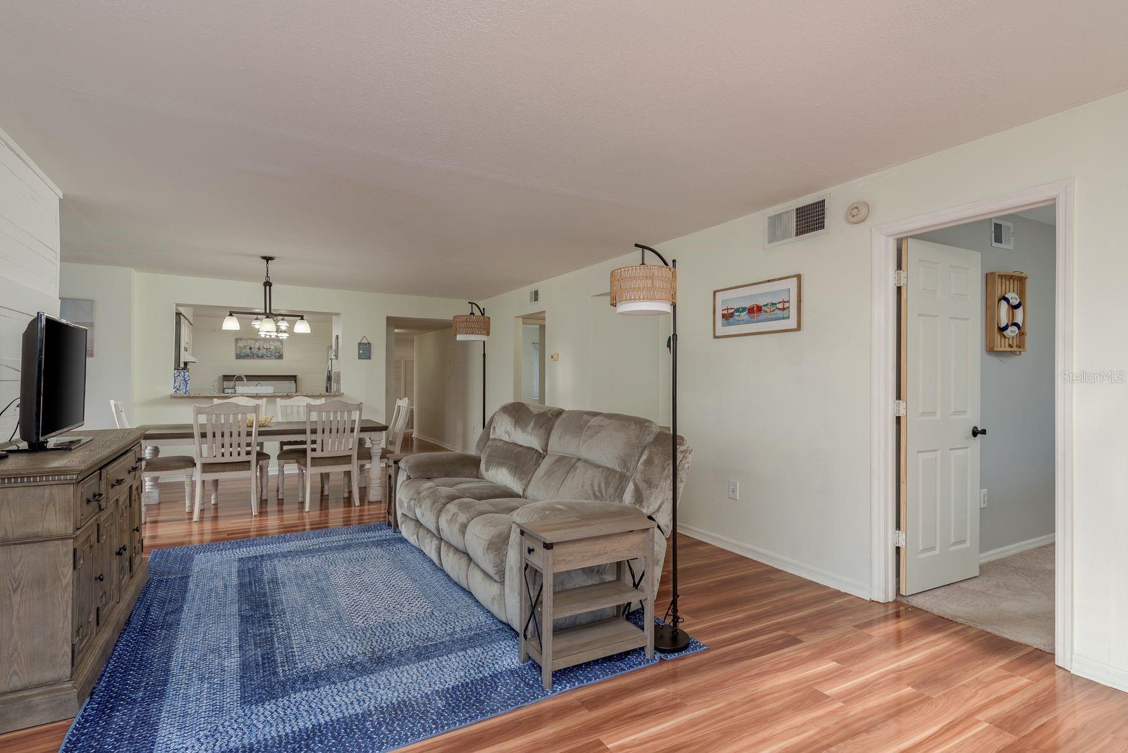 Image 19 of 39 For 5557 Sea Forest Drive 118
