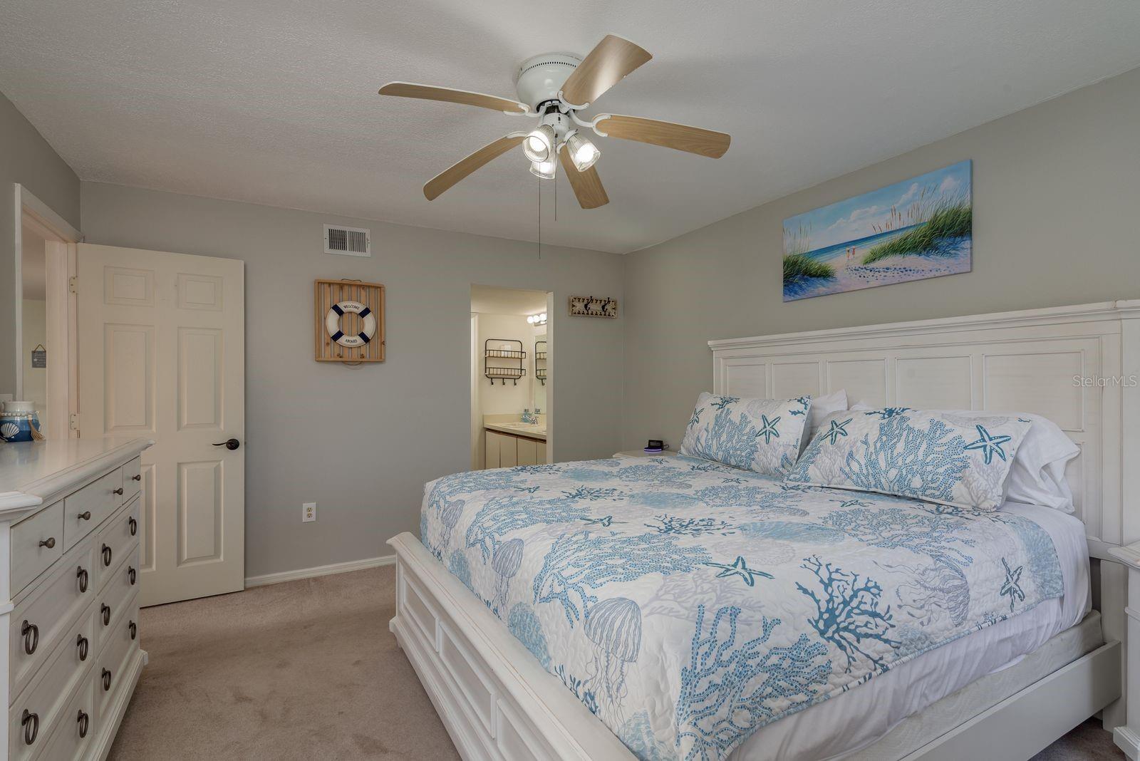 Image 21 of 39 For 5557 Sea Forest Drive 118