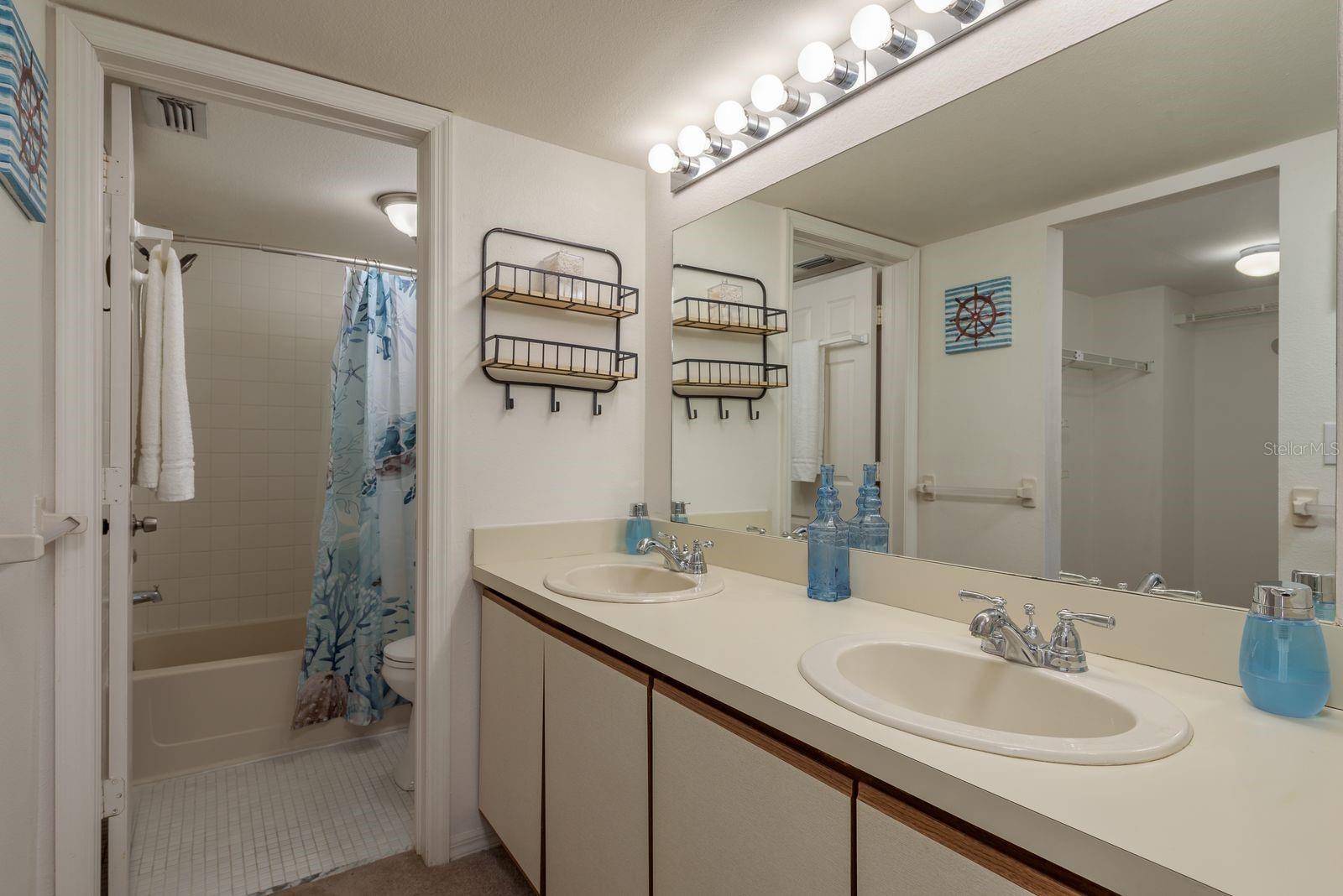 Image 22 of 39 For 5557 Sea Forest Drive 118