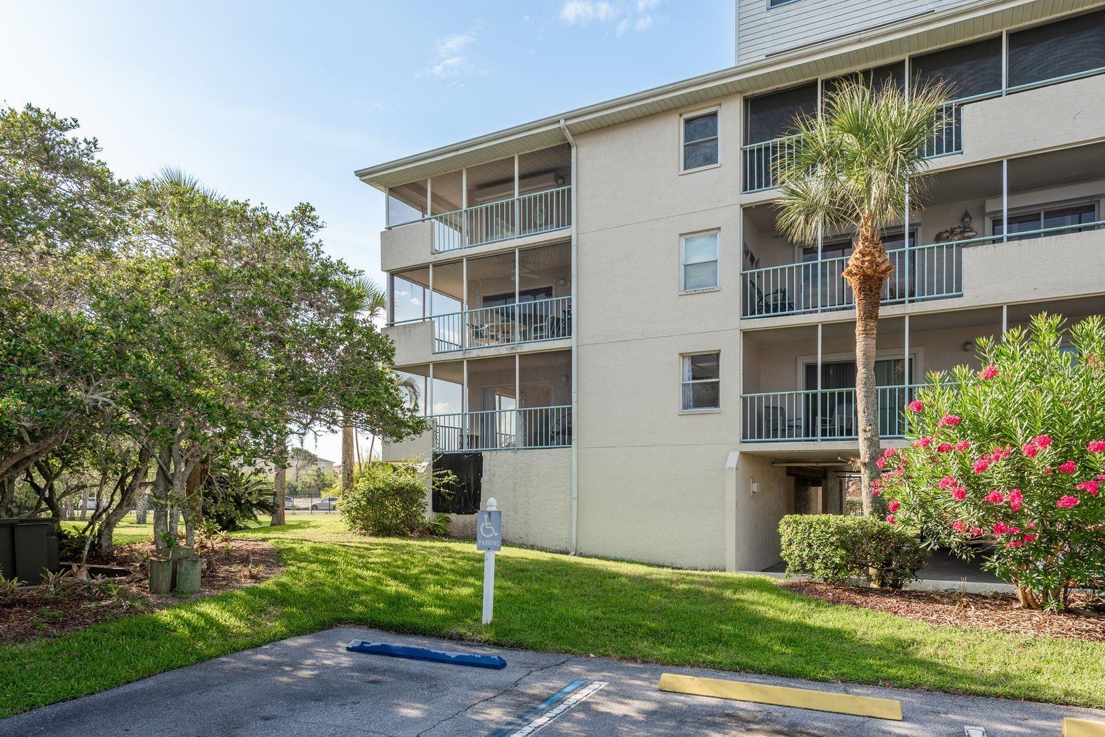 Image 34 of 39 For 5557 Sea Forest Drive 118