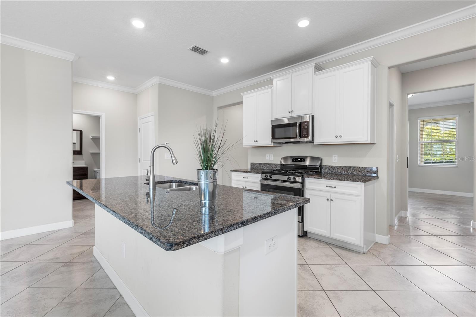 Image 10 of 79 For 9173 Shadyside Lane