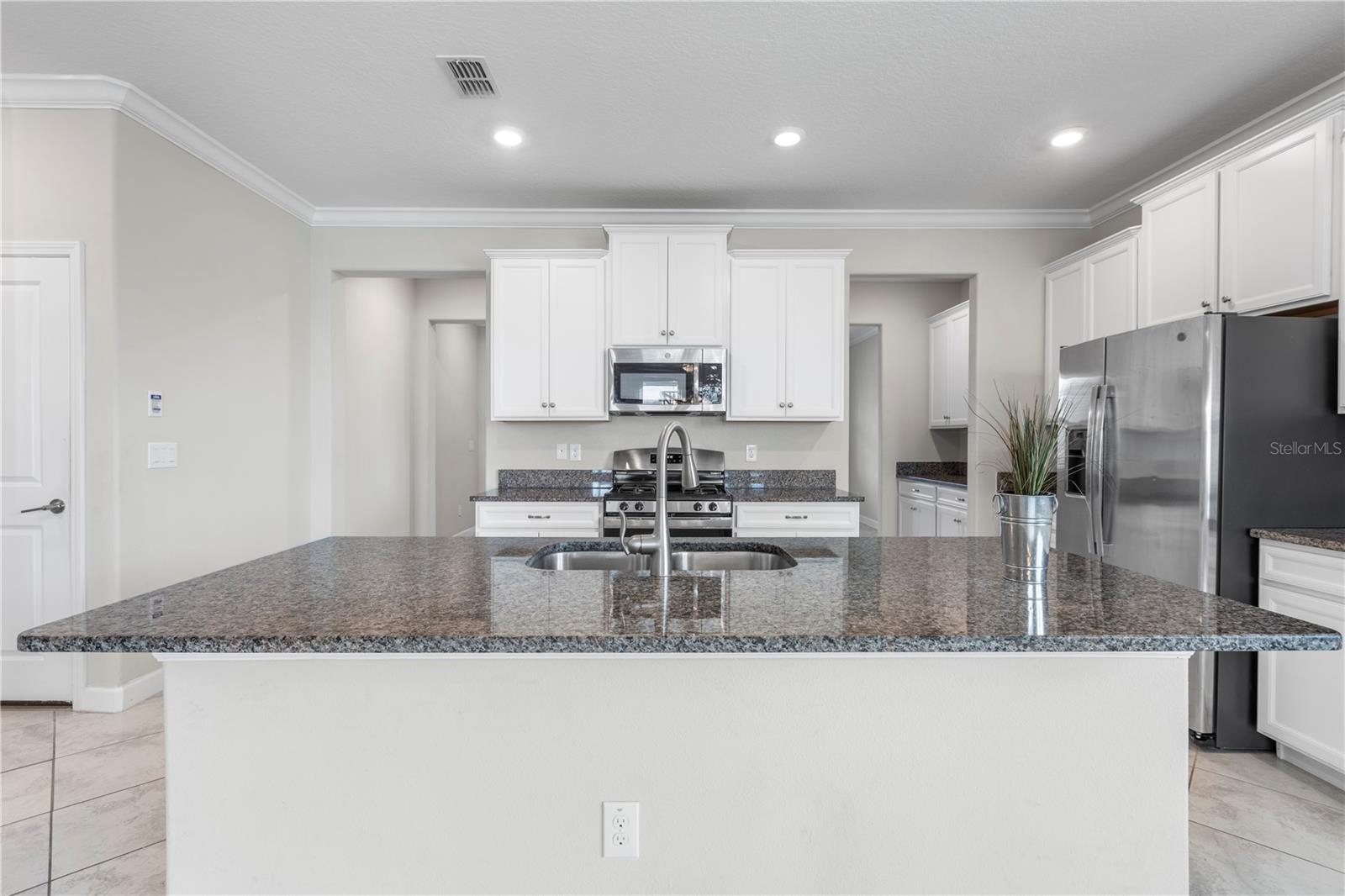 Image 12 of 79 For 9173 Shadyside Lane