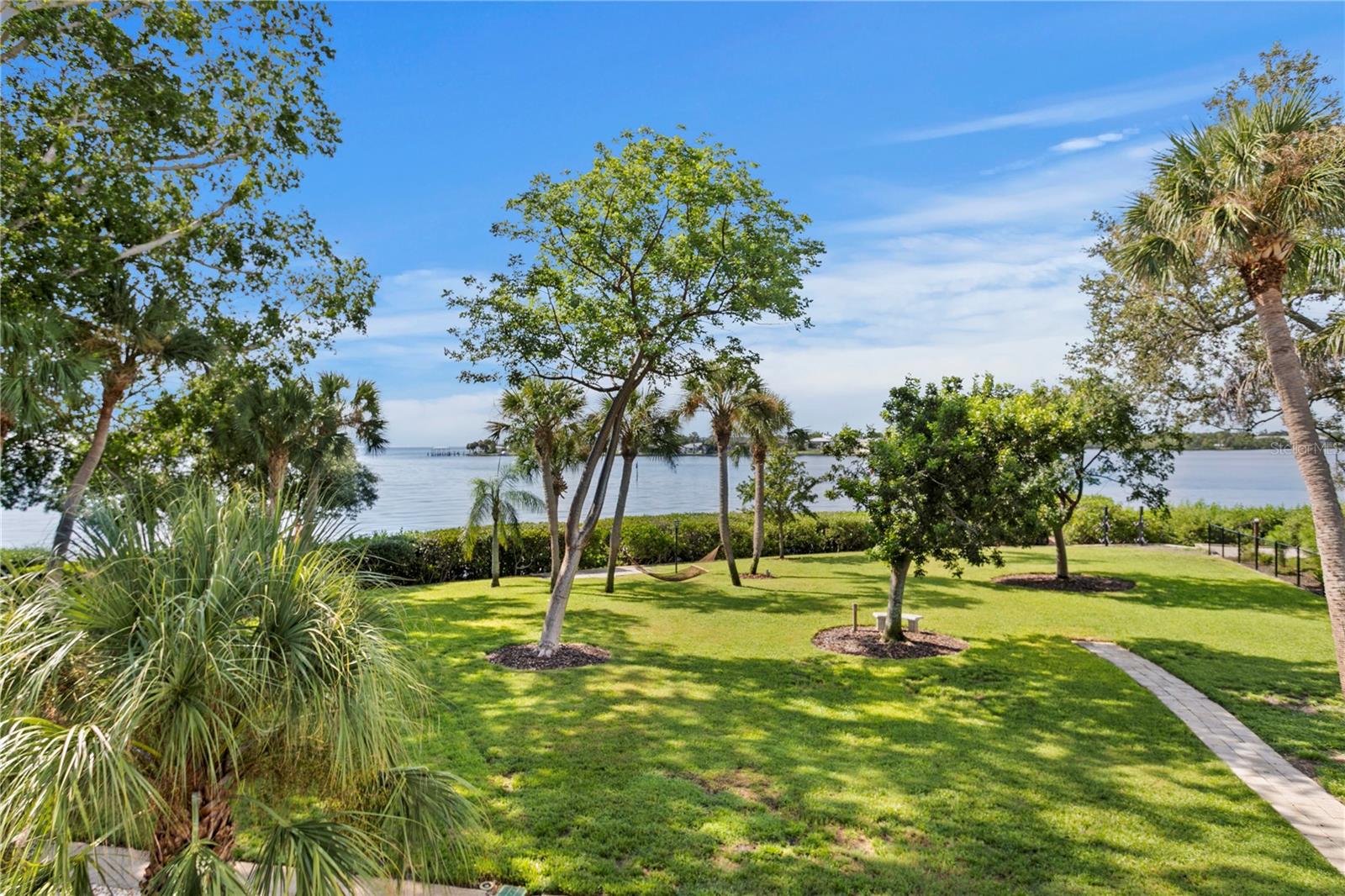 Image 11 of 66 For 234 Driftwood Road Se