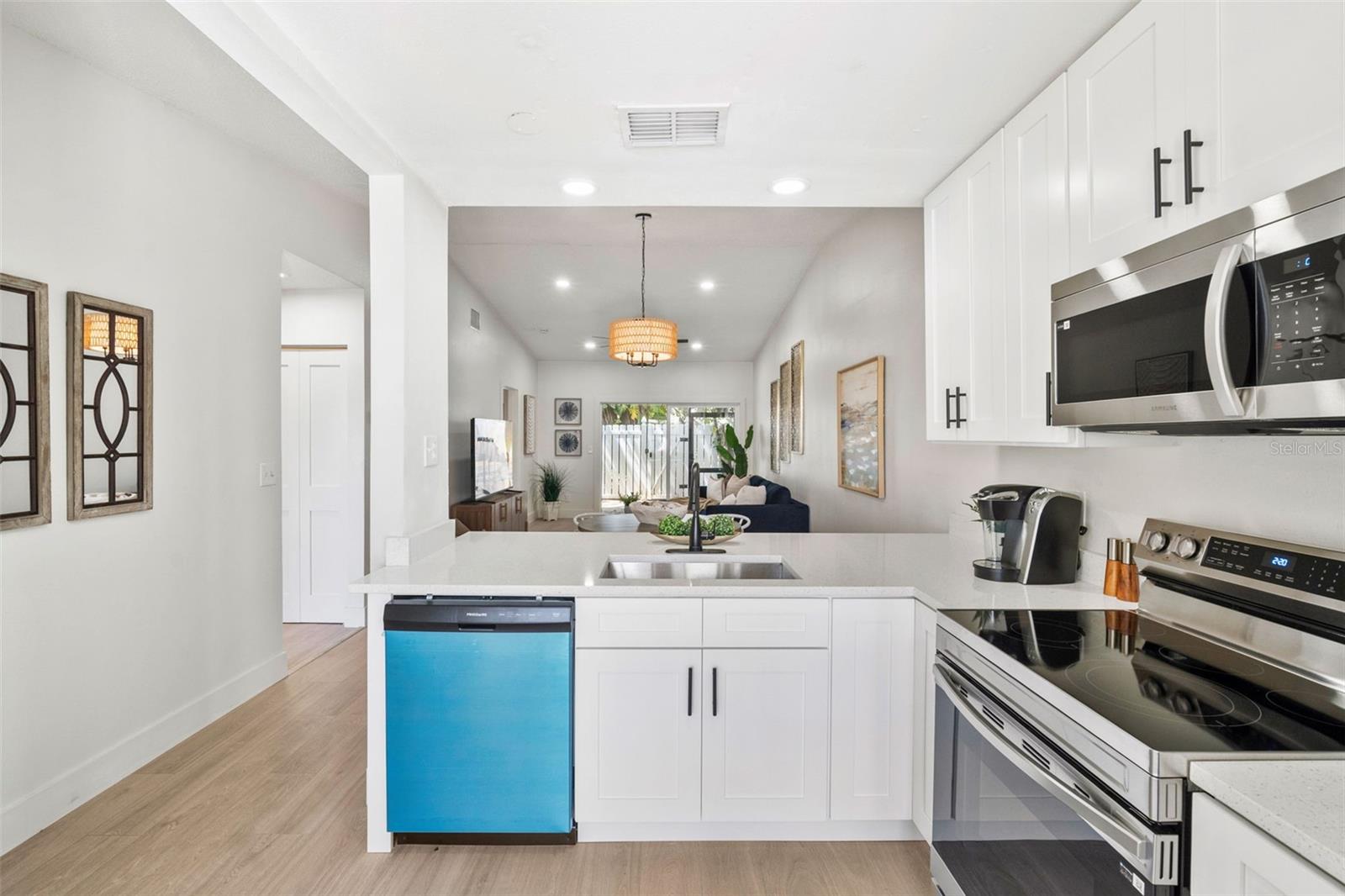 Image 3 of 19 For 7131 Parkside Villas Drive N