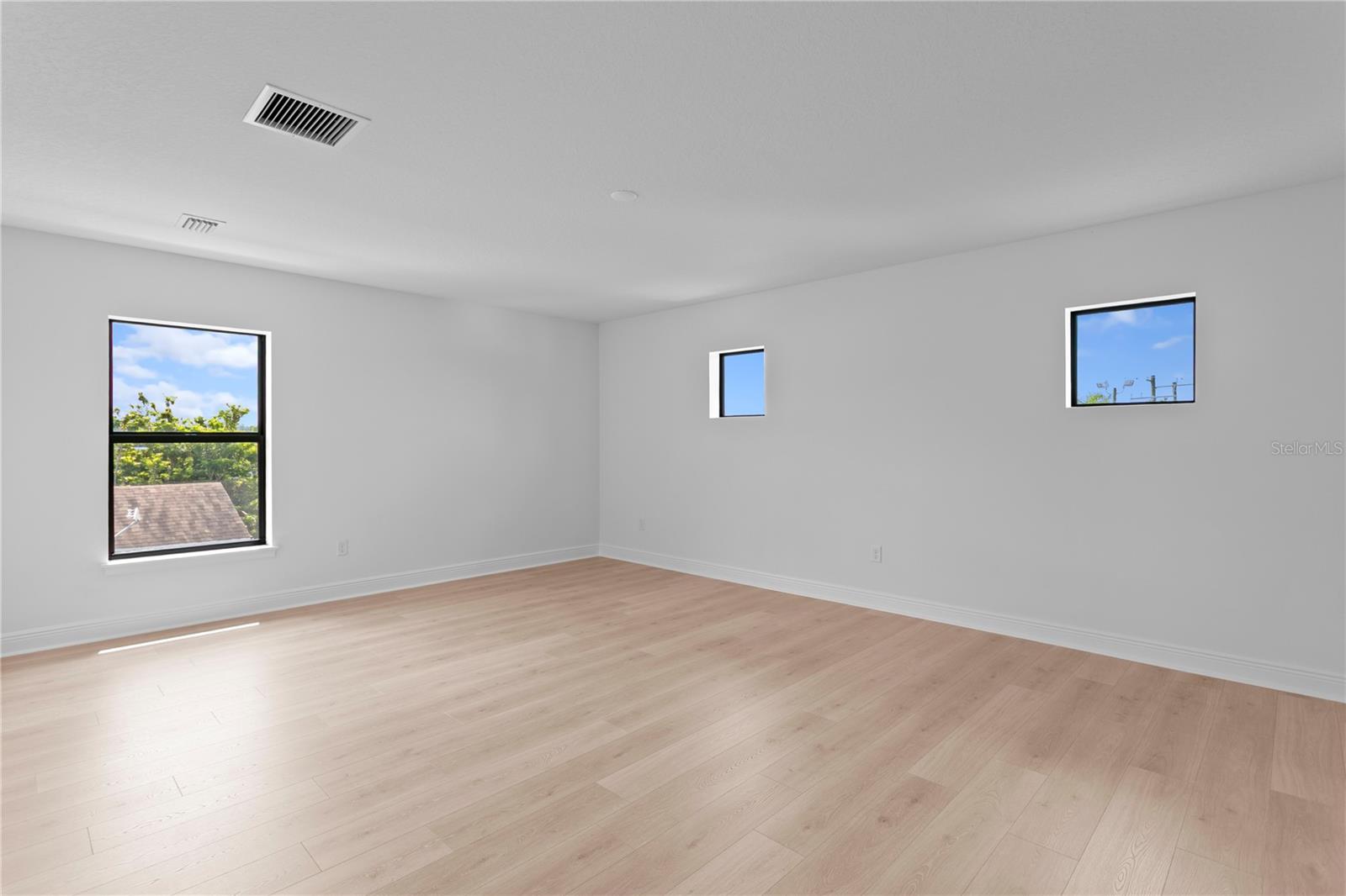 Image 18 of 43 For 2512 Kathleen Street