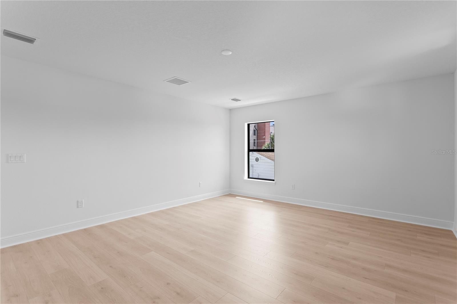 Image 19 of 43 For 2512 Kathleen Street