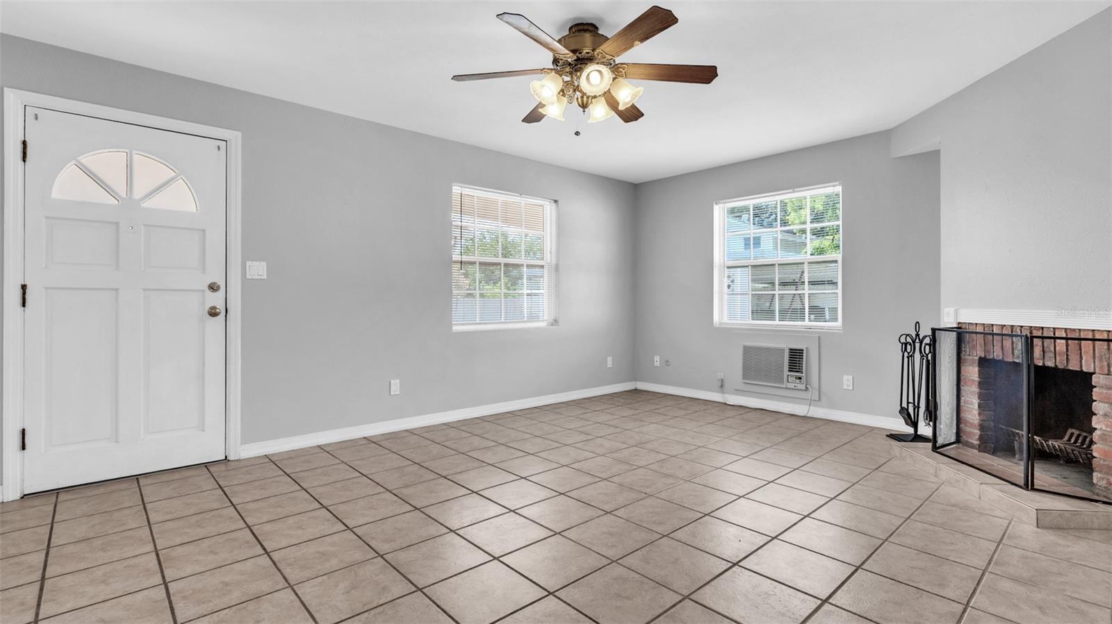 Image 4 of 17 For 1460 Cleveland Street
