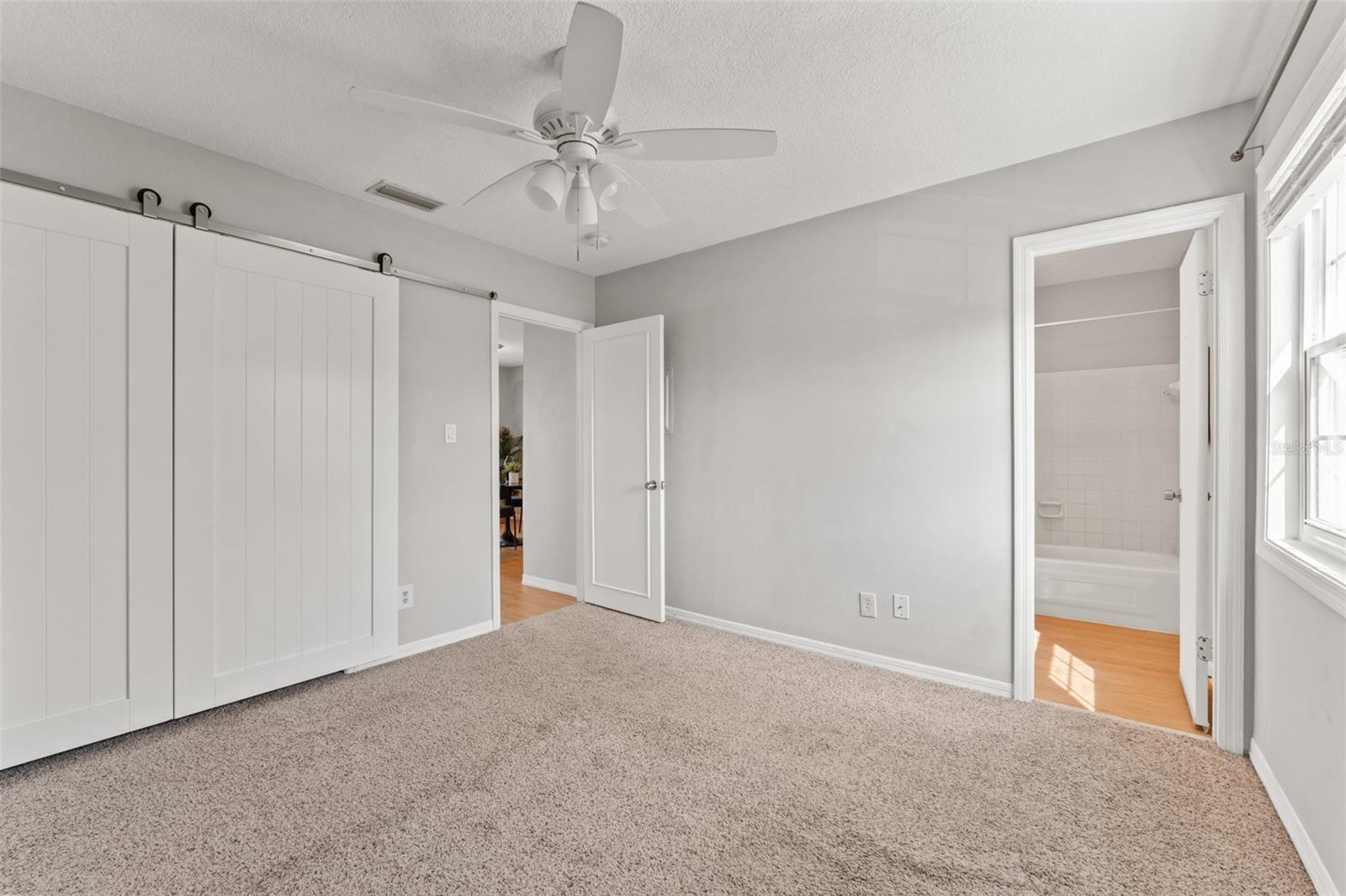 Image 11 of 28 For 209 Seahorse Drive Se D
