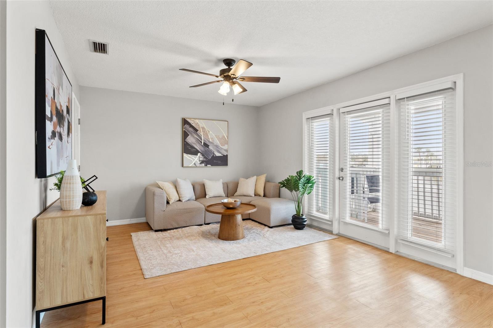 Image 4 of 28 For 209 Seahorse Drive Se D
