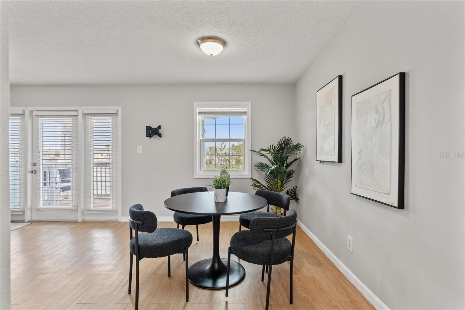 Image 7 of 28 For 209 Seahorse Drive Se D