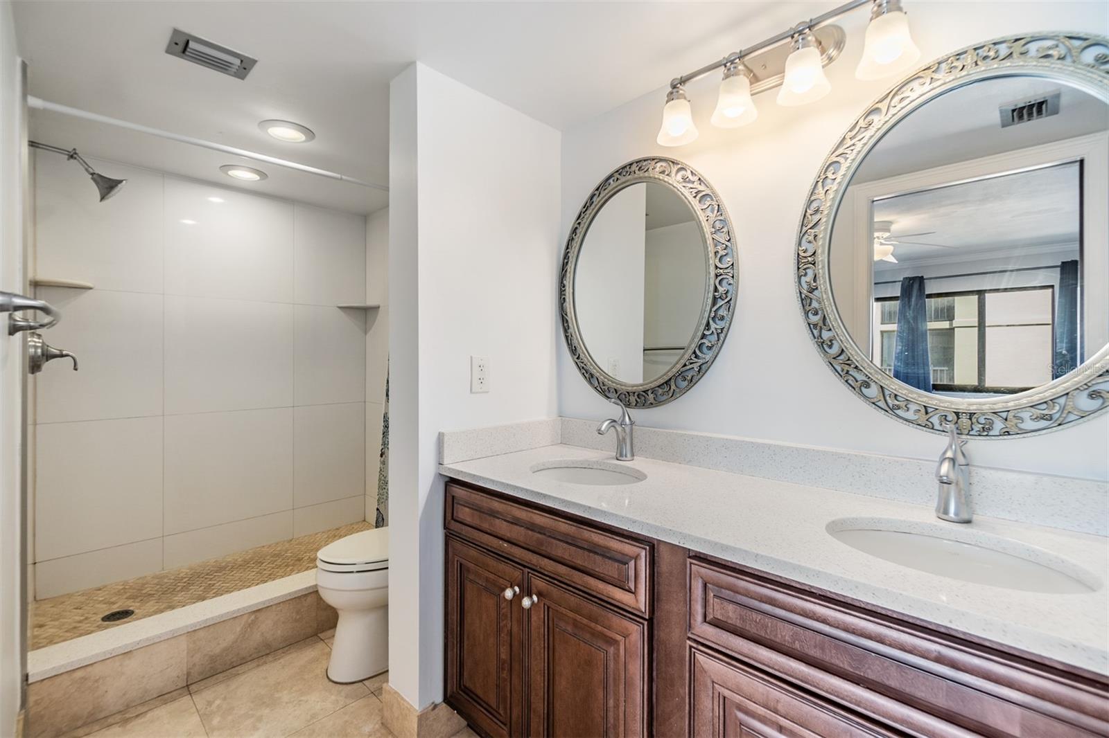 Image 16 of 35 For 7403 Bayshore Drive 305