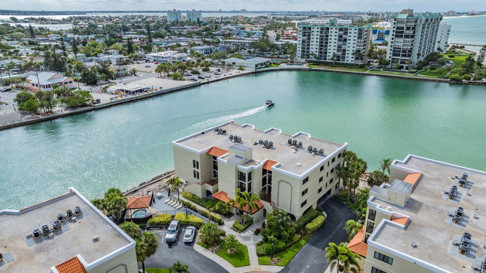 Image 23 of 35 For 7403 Bayshore Drive 305