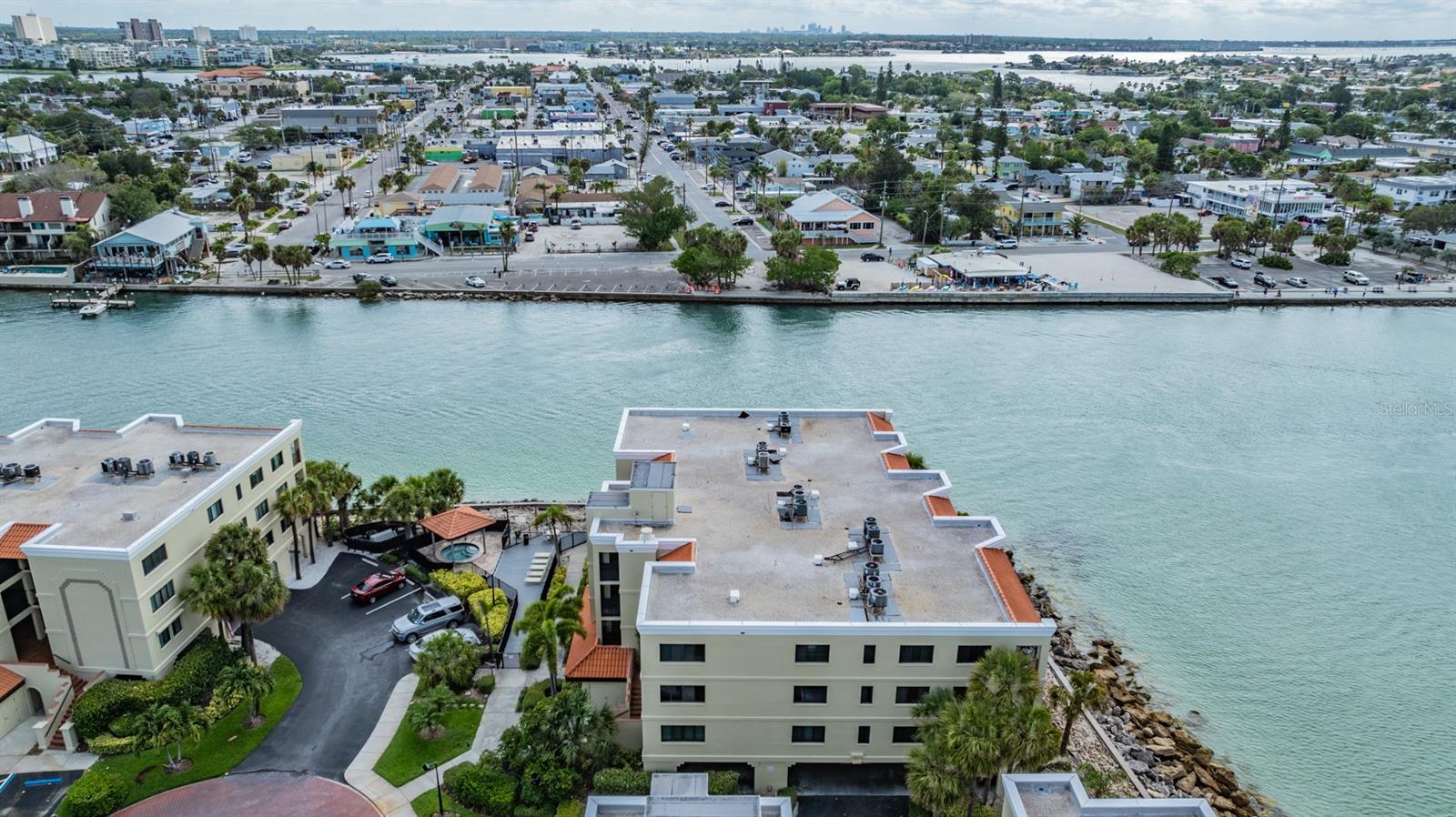 Image 24 of 35 For 7403 Bayshore Drive 305
