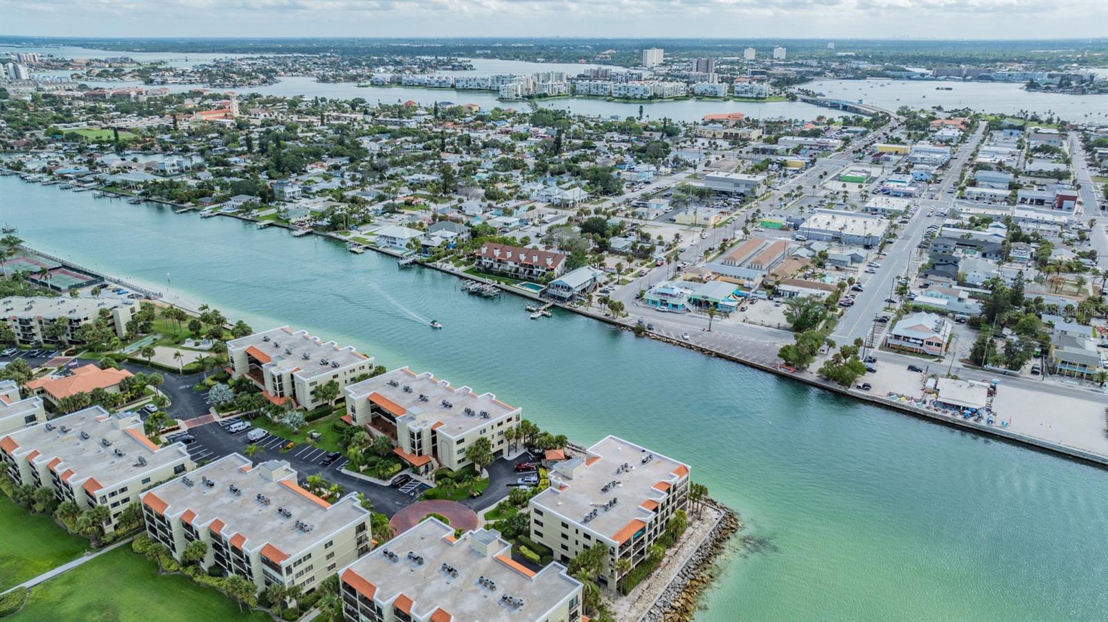 Image 28 of 35 For 7403 Bayshore Drive 305