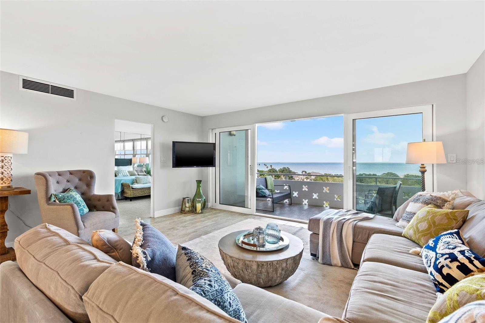 Listing photo id 9 for 1365 Snell Isle Boulevard Ne 8d