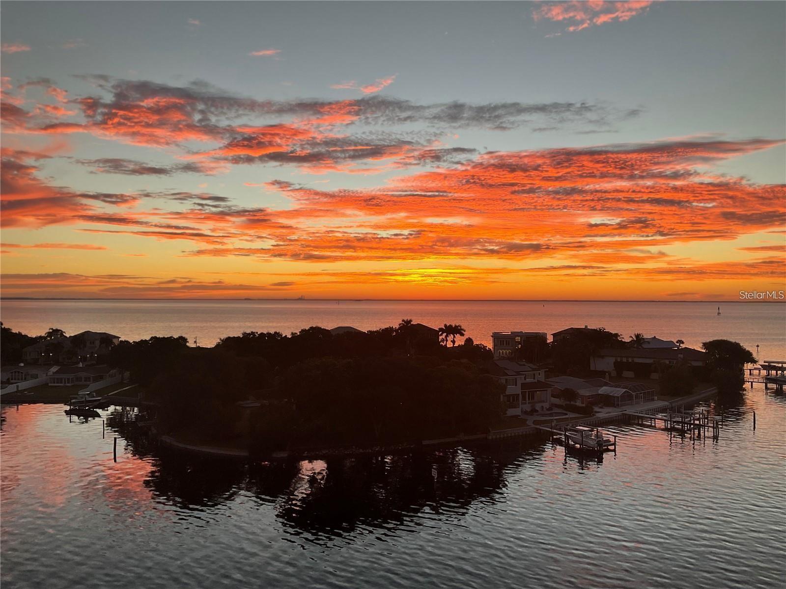 Listing photo id 15 for 1365 Snell Isle Boulevard Ne 8d