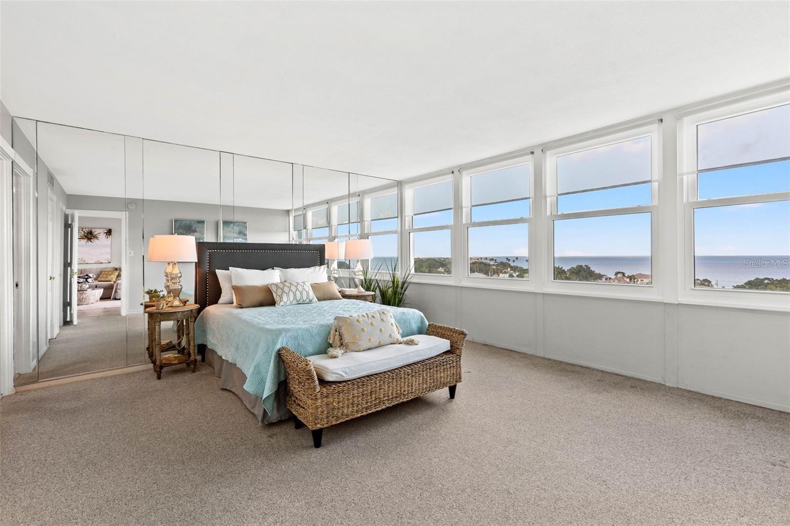 Listing photo id 16 for 1365 Snell Isle Boulevard Ne 8d