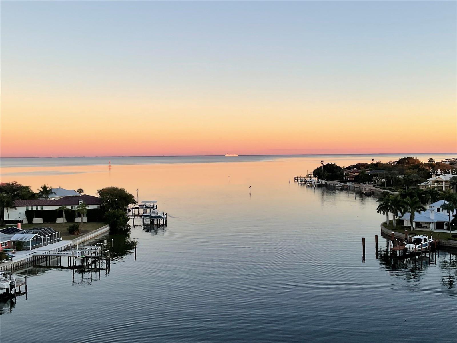 Listing photo id 26 for 1365 Snell Isle Boulevard Ne 8d