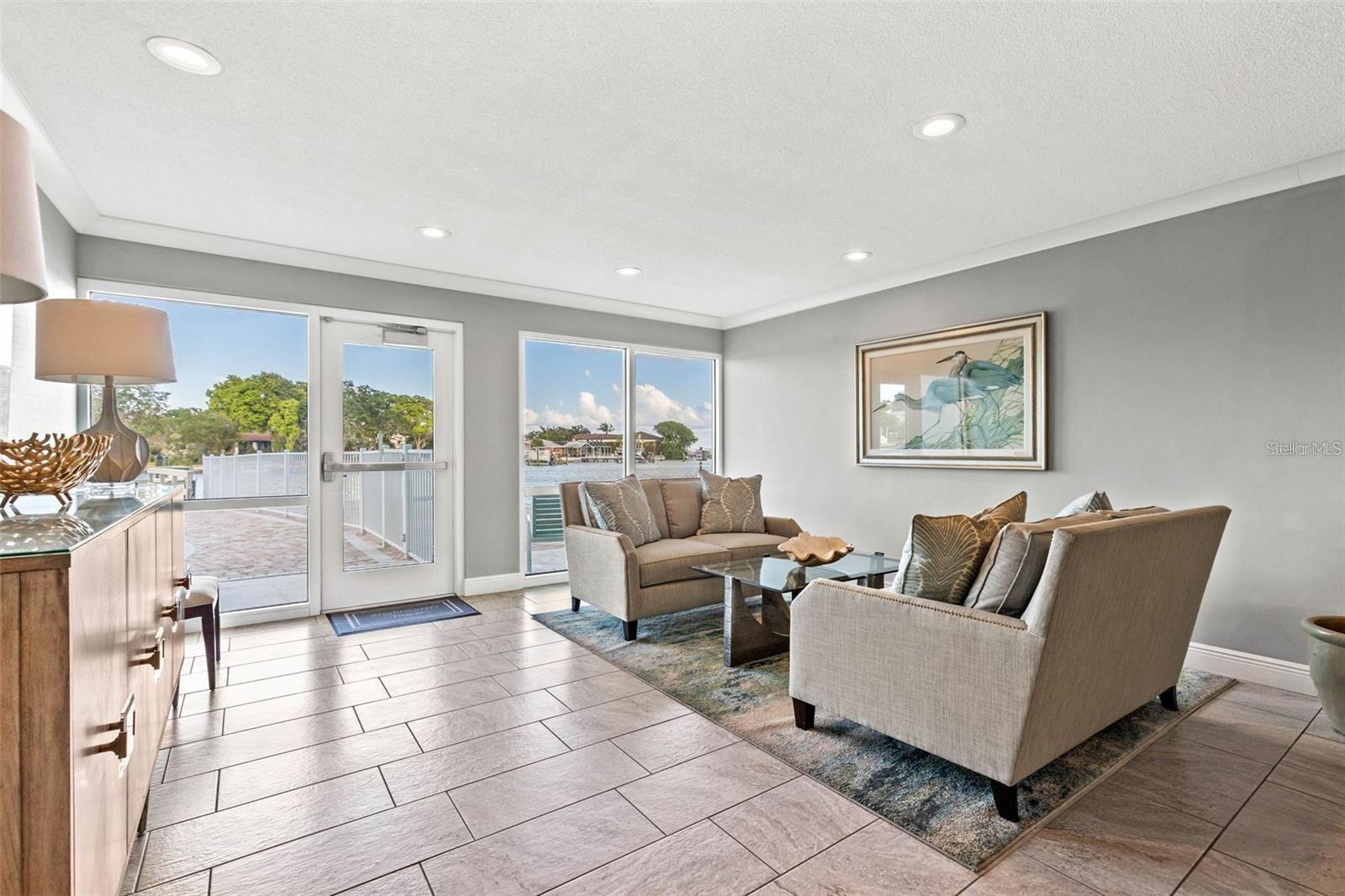 Listing photo id 37 for 1365 Snell Isle Boulevard Ne 8d