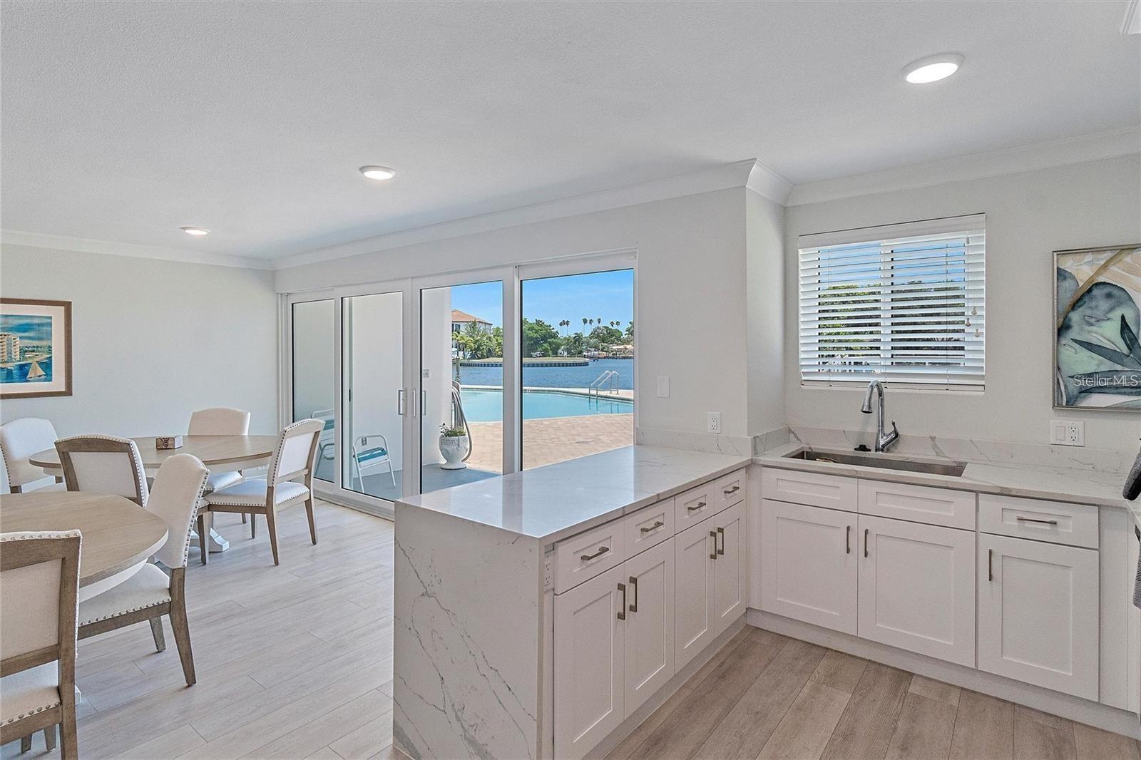 Listing photo id 42 for 1365 Snell Isle Boulevard Ne 8d