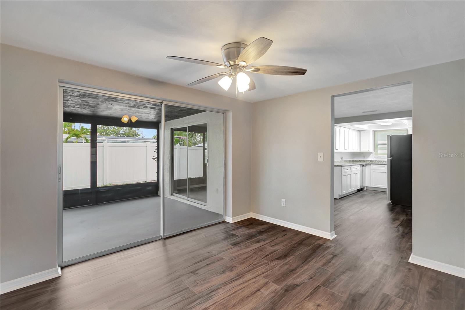 Listing photo id 10 for 6234 Maplewood Drive
