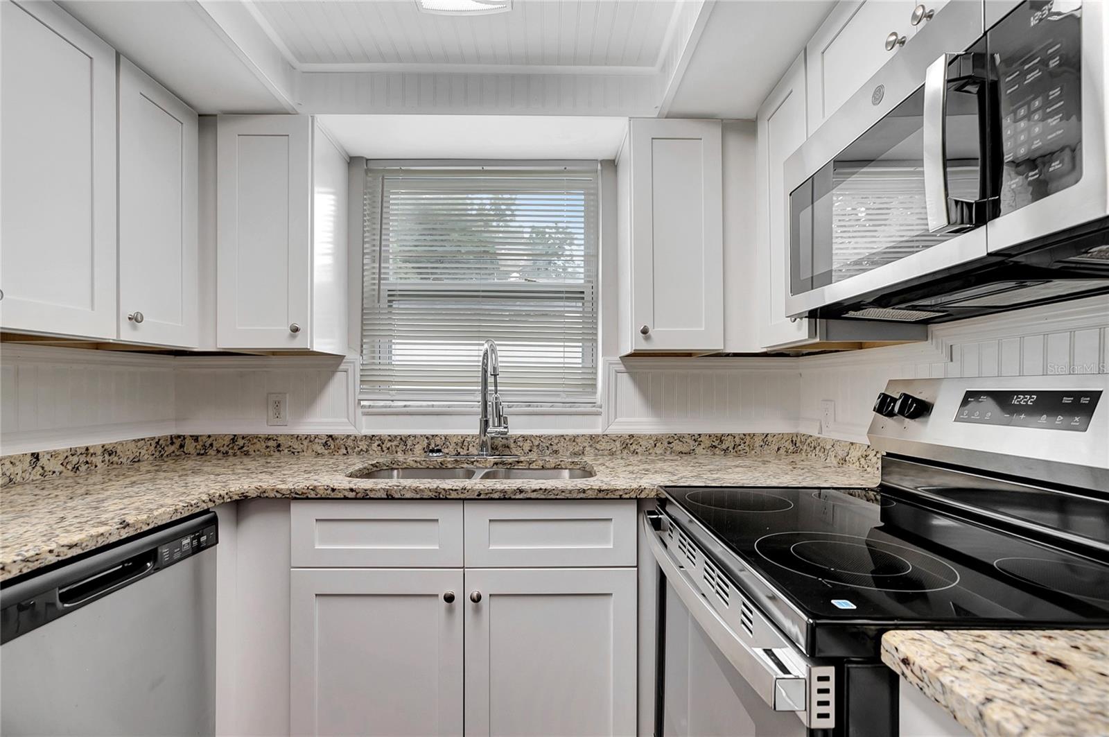 Listing photo id 16 for 6234 Maplewood Drive