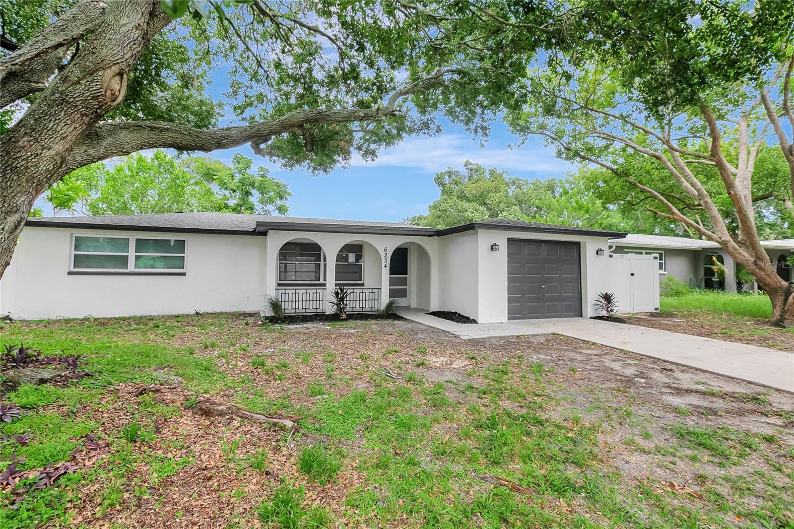 Listing photo id 0 for 6234 Maplewood Drive