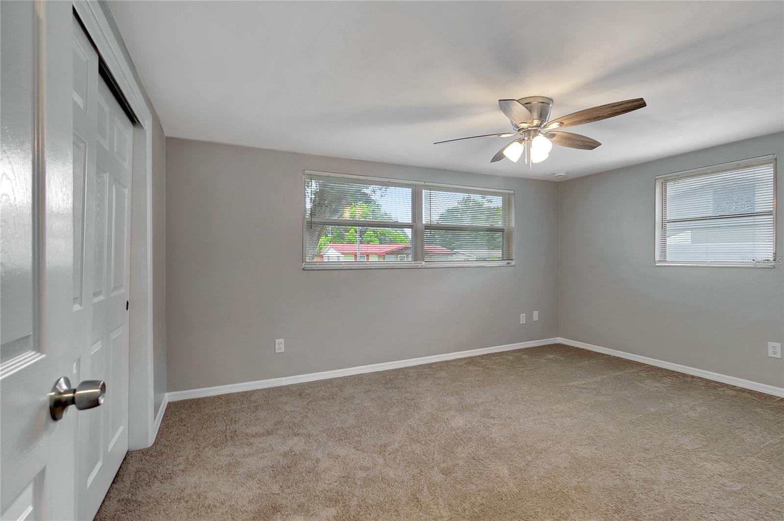 Listing photo id 19 for 6234 Maplewood Drive