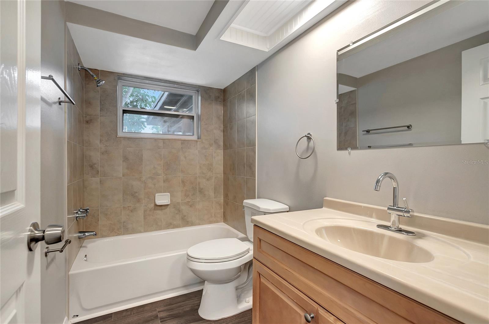 Listing photo id 23 for 6234 Maplewood Drive