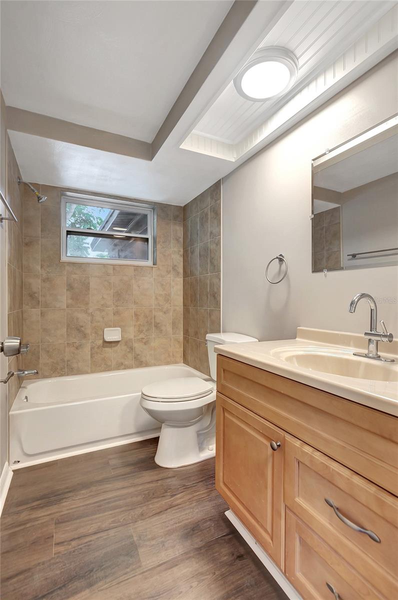 Listing photo id 24 for 6234 Maplewood Drive