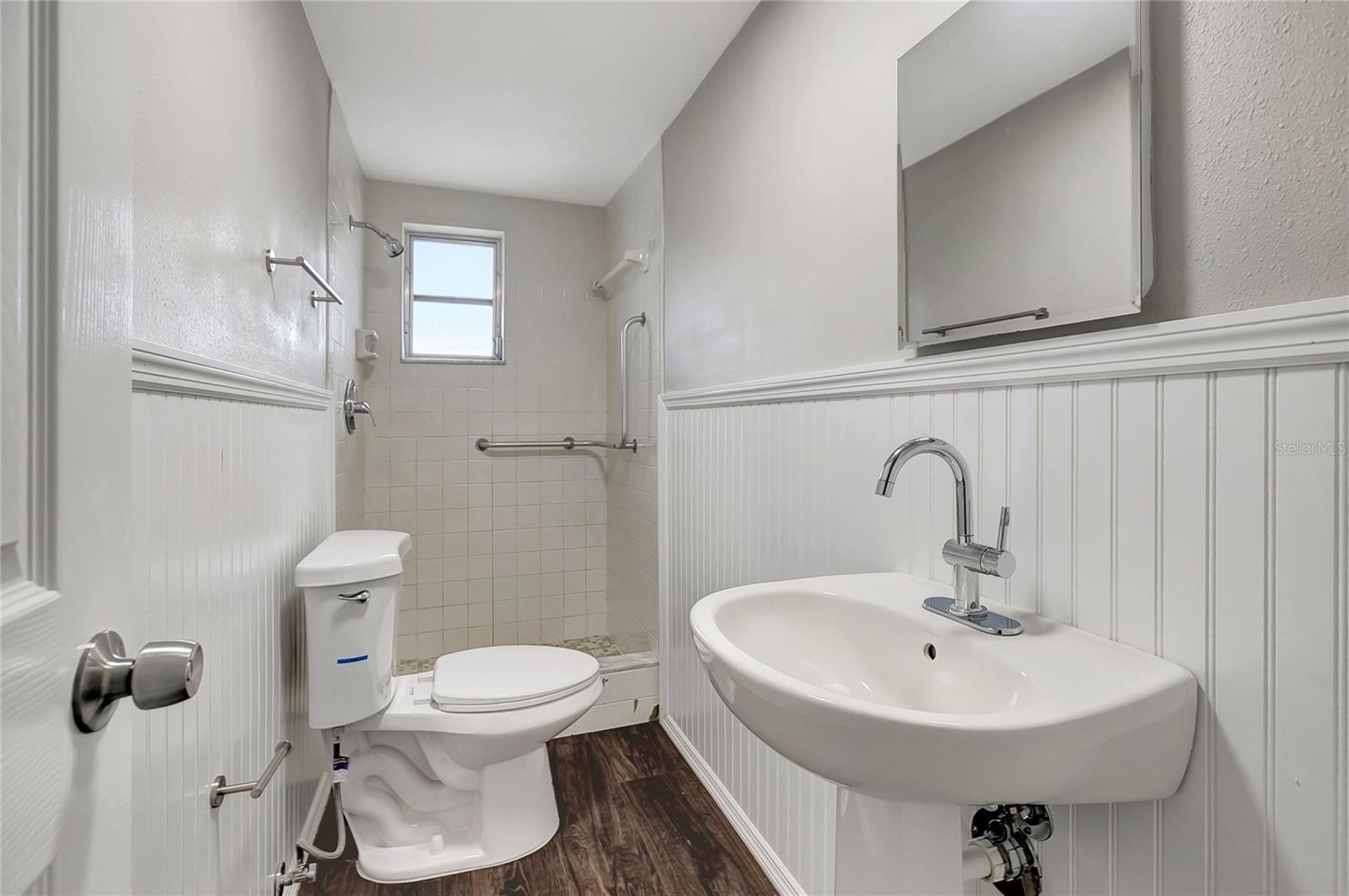Listing photo id 28 for 6234 Maplewood Drive