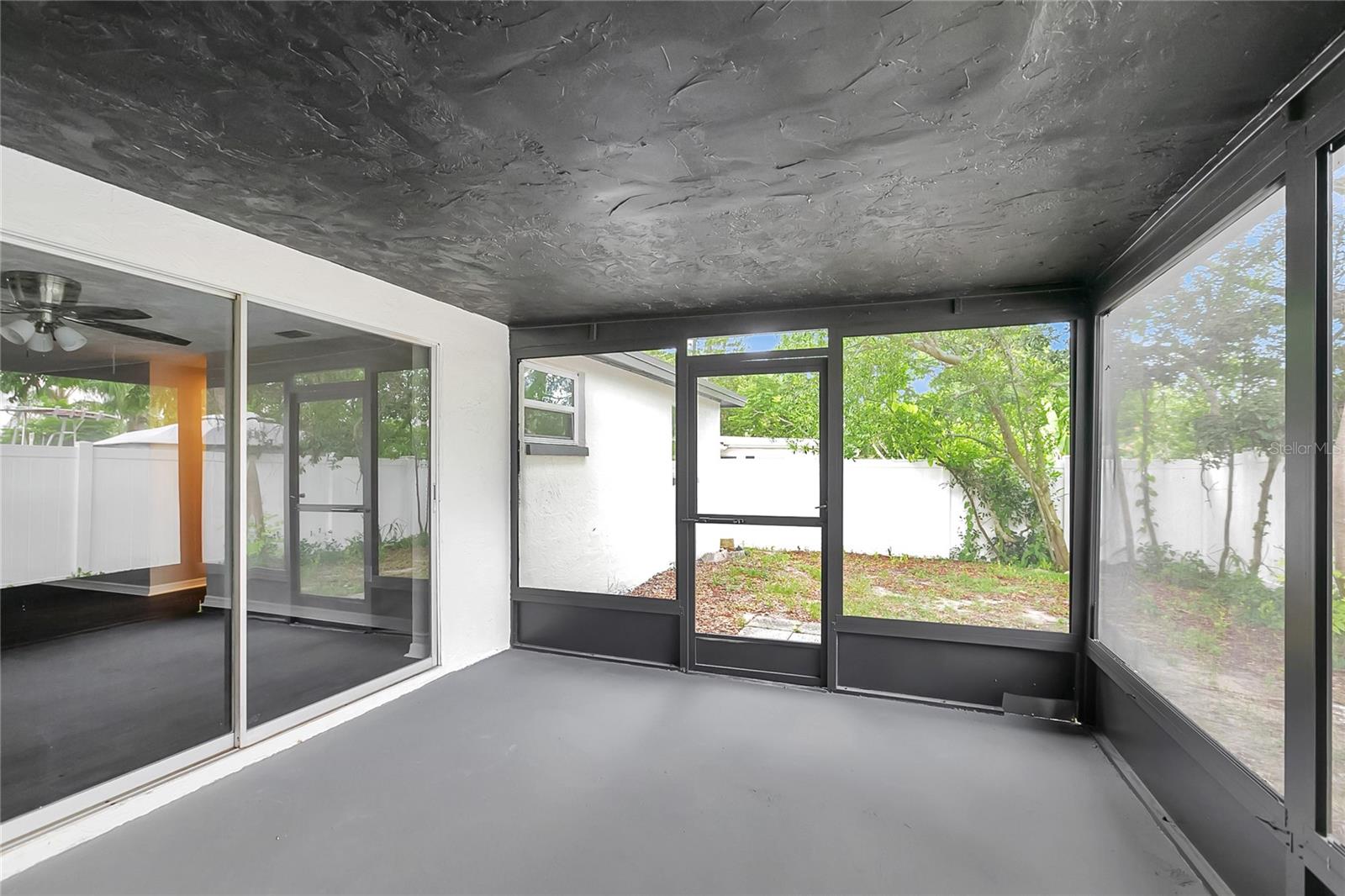 Listing photo id 33 for 6234 Maplewood Drive