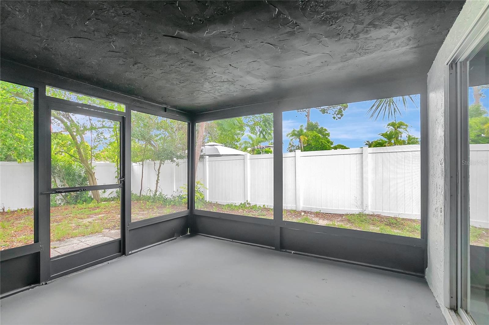 Listing photo id 34 for 6234 Maplewood Drive