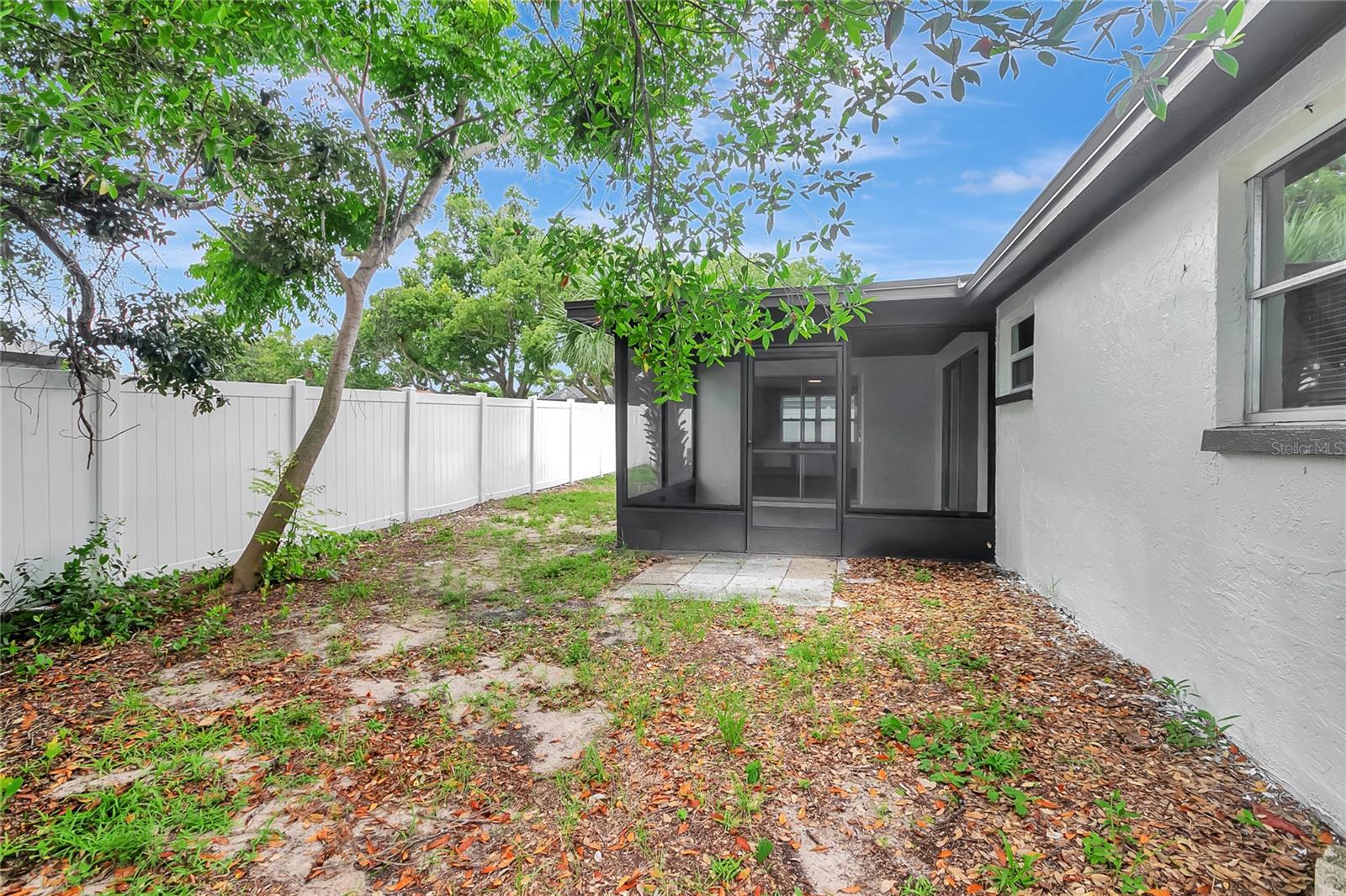 Listing photo id 35 for 6234 Maplewood Drive