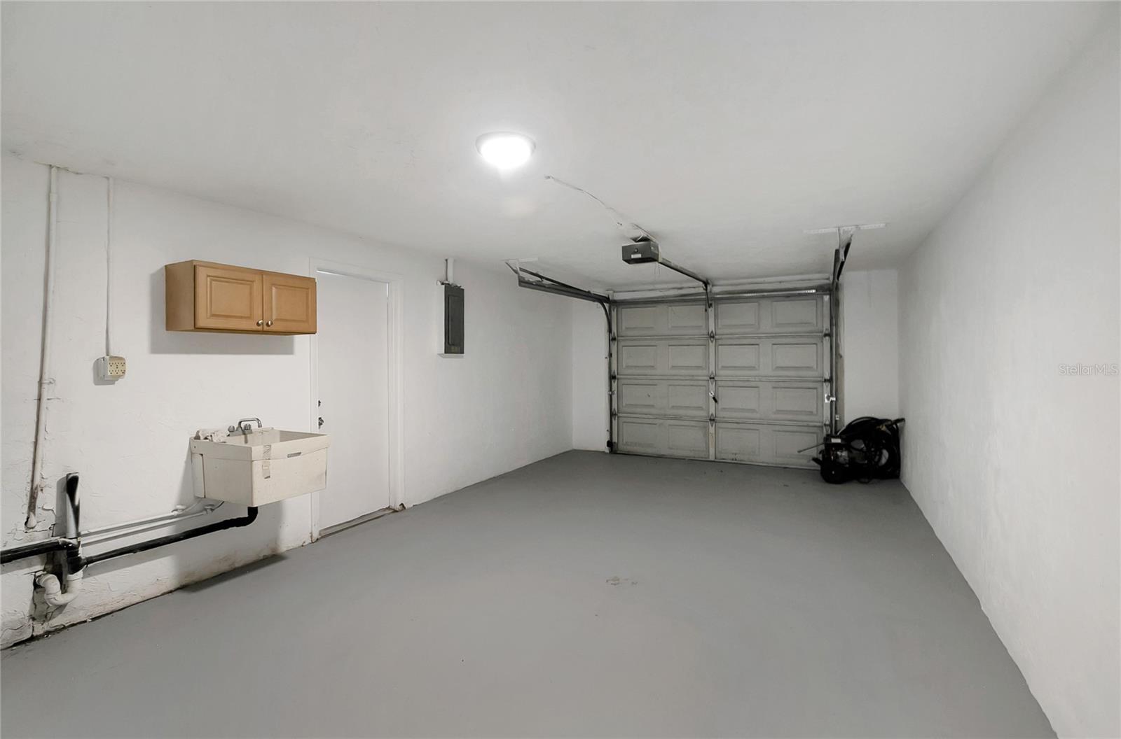 Listing photo id 37 for 6234 Maplewood Drive