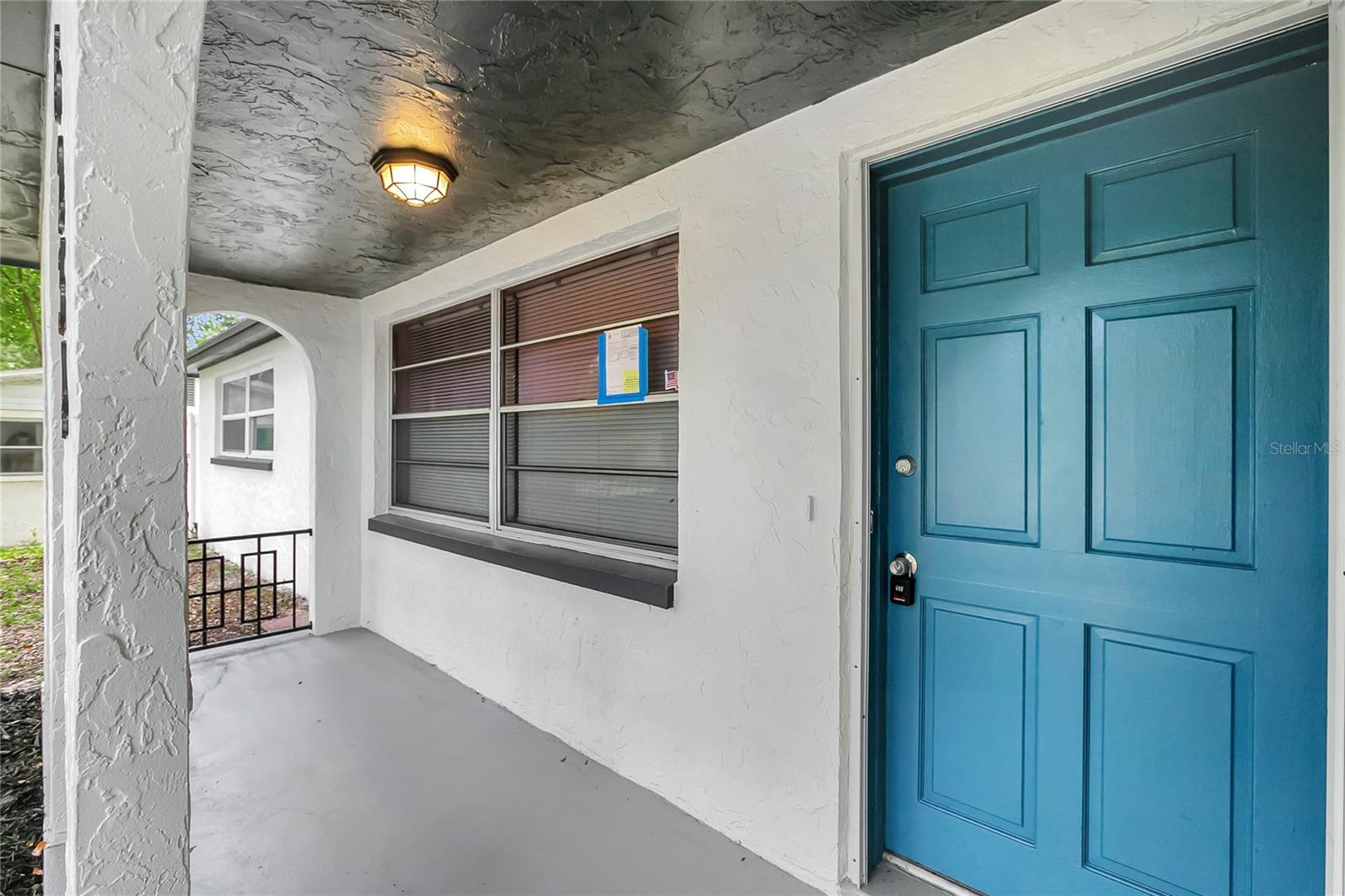 Listing photo id 4 for 6234 Maplewood Drive