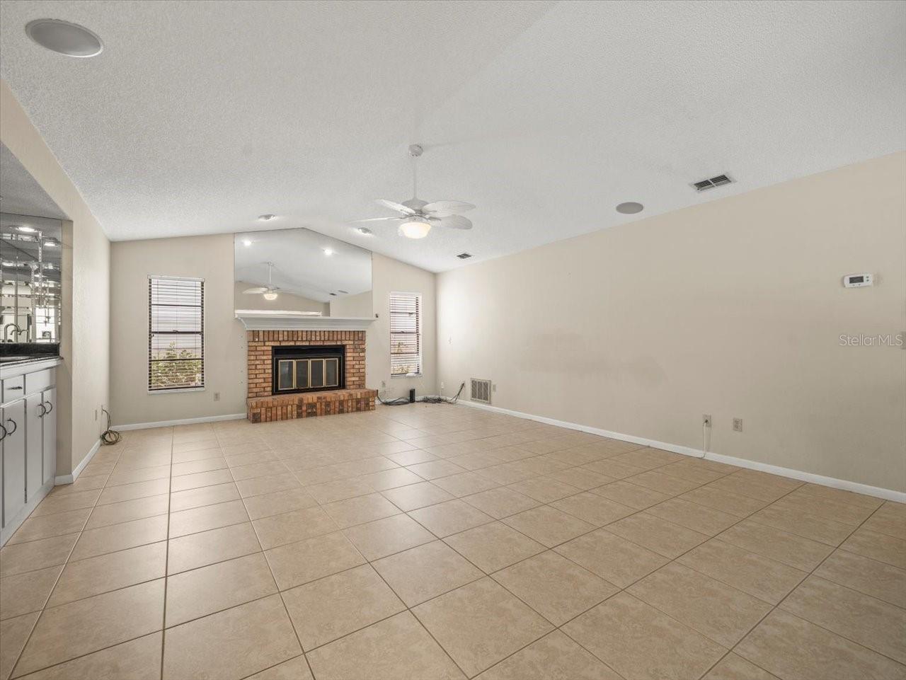 Image 15 of 59 For 1110 Woodcrest Avenue