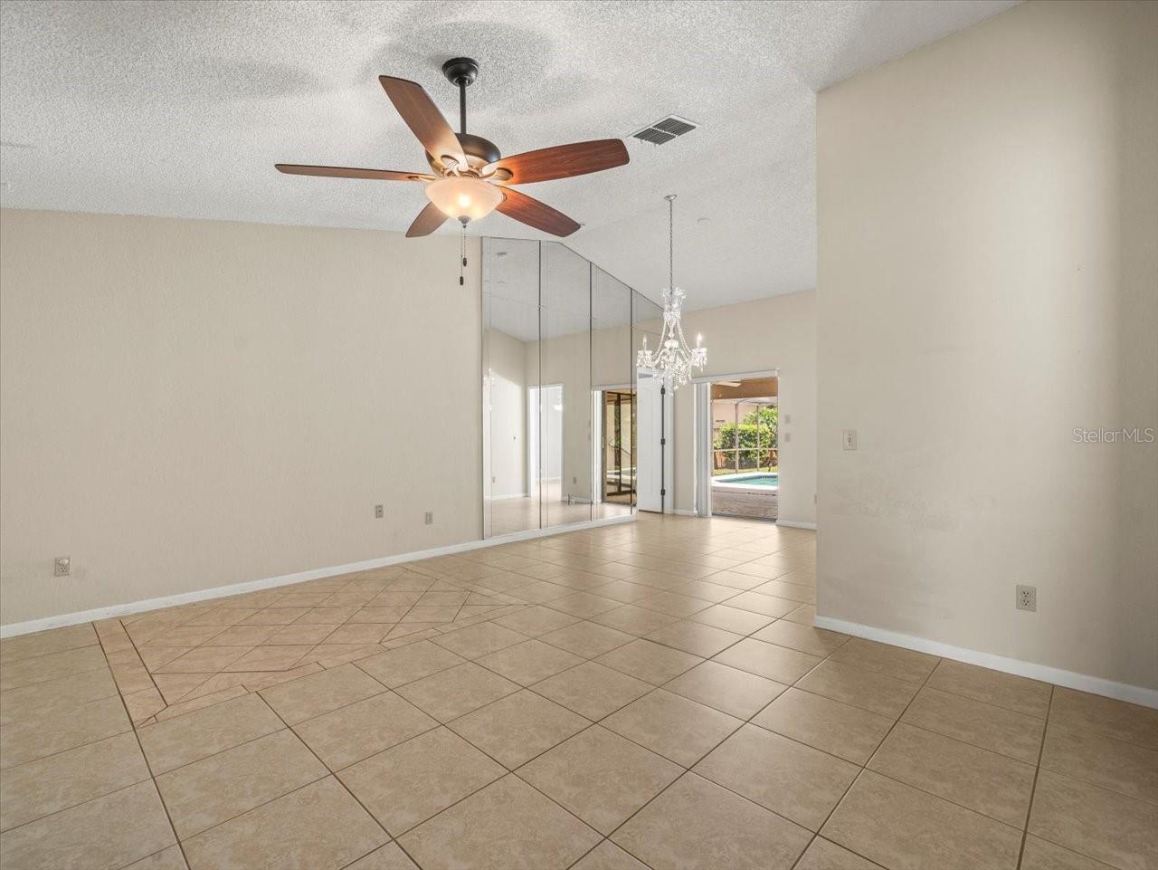 Image 22 of 59 For 1110 Woodcrest Avenue