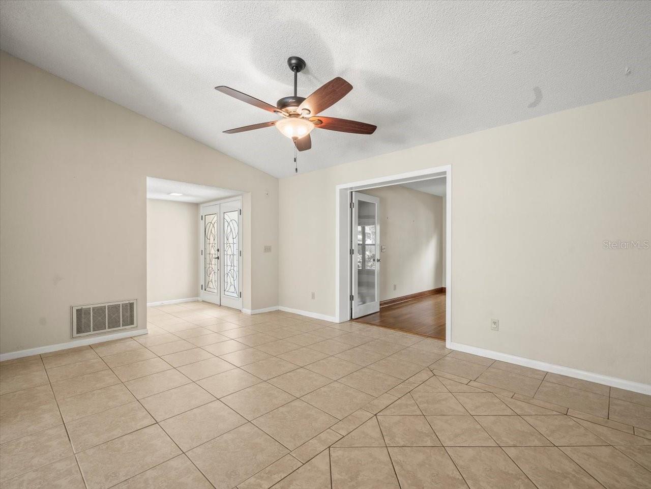 Image 5 of 59 For 1110 Woodcrest Avenue