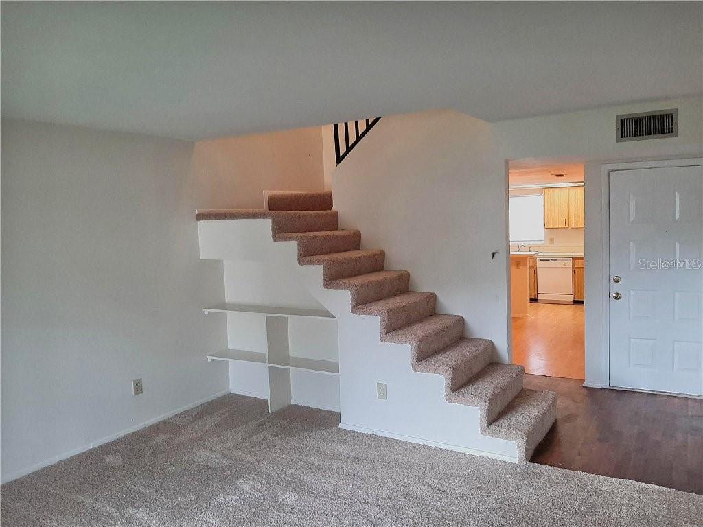 Image 3 of 13 For 14440 Reuter Strasse Circle 810
