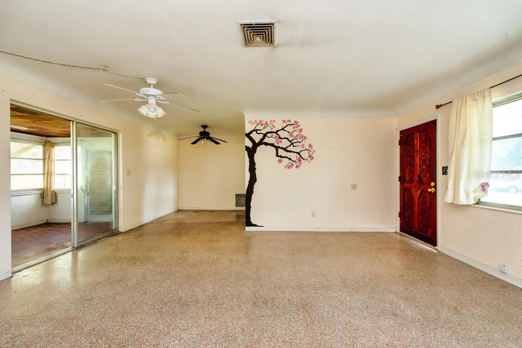 Image 3 of 25 For 9046 3rd Street N